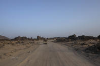 Yemeni fighters backed by the Saudi-led coalition make their way to the Kassara frontline near Marib, Yemen, Sunday, June 20, 2021. (AP Photo/Nariman El-Mofty)