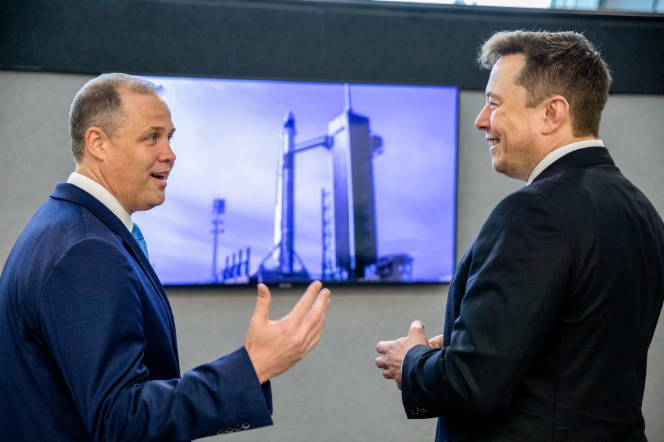 nasa administrator jim bridenstine spacex ceo founder elon musk abort test mission firing room kennedy space center january 19 2020 demo 2 demo2 mission commercial crew program ccp KSC 20200119 PH KLS01_0182 orig