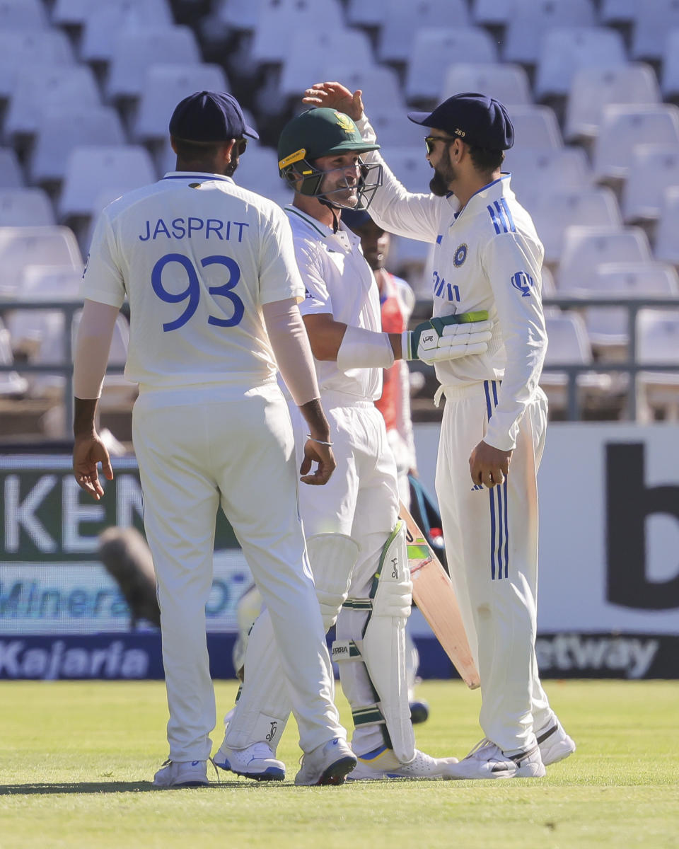 Indian players bid farewell to Dean Elgar after his final innings in test cricket came to an end during the second test match between South Africa and India in Cape Town, South Africa, Wednesday, Jan. 3, 2024. (AP Photo/Halden Krog)