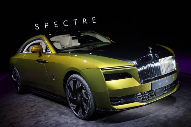 What If Rolls-Royce Follows Diamond-Named SUV Trend and the Sewelo  Crossover EV Is Next? - autoevolution