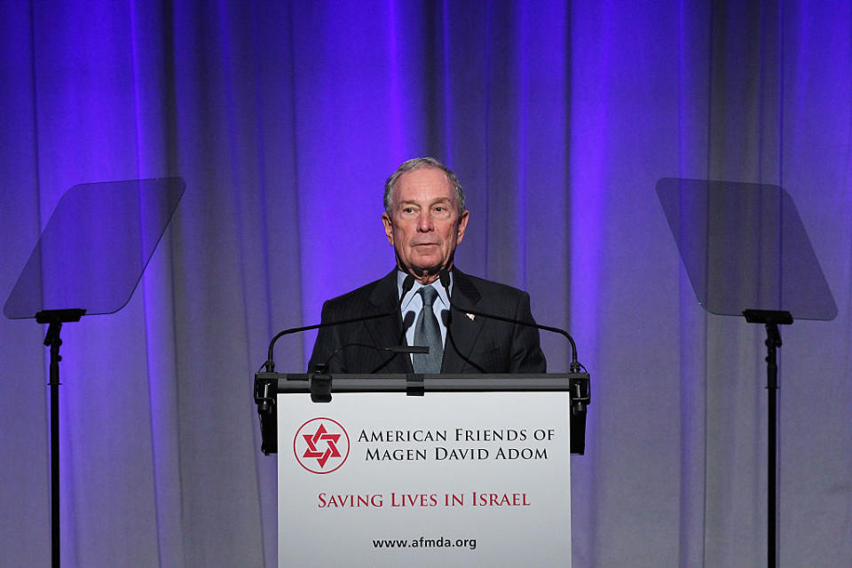 <p>Michael Bloomberg, parcheggiatore. Il fondatore di Bloombger ai tempi della Johns Hopkins University faceva il posteggiatore e ha lavorato come custode in un parcheggio per pagarsi la retta. (Photo by Bennett Raglin/Getty Images for American Friends Of Magen David Adom) </p>