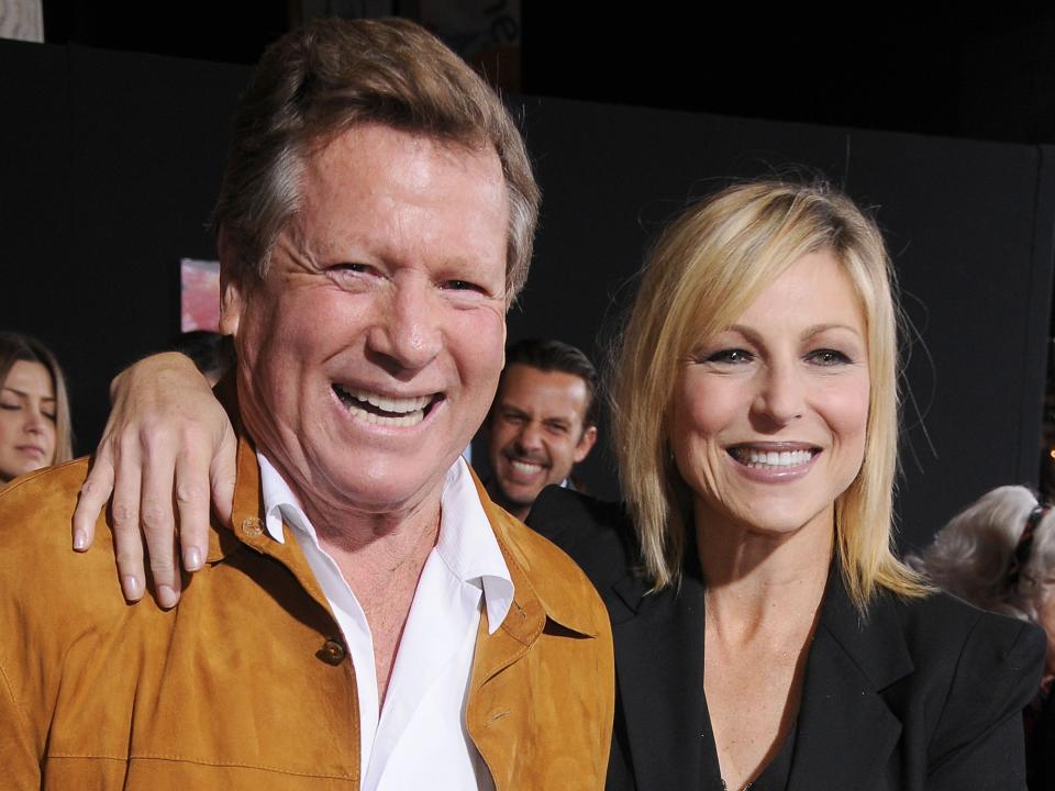 Tatum O'Neal with her father, Ryan O'Neal on a red carpet