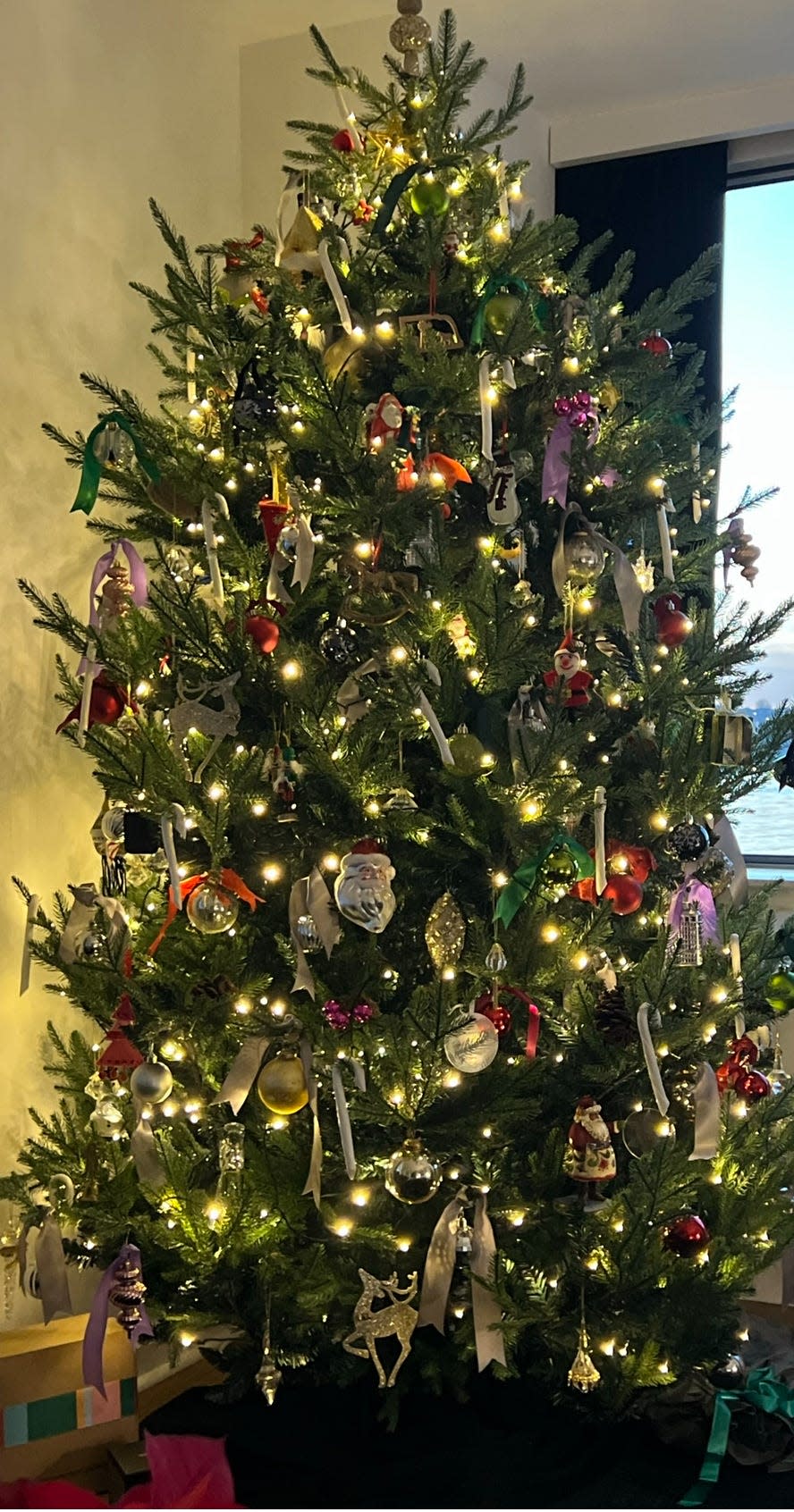 Christmas tree decorating tips