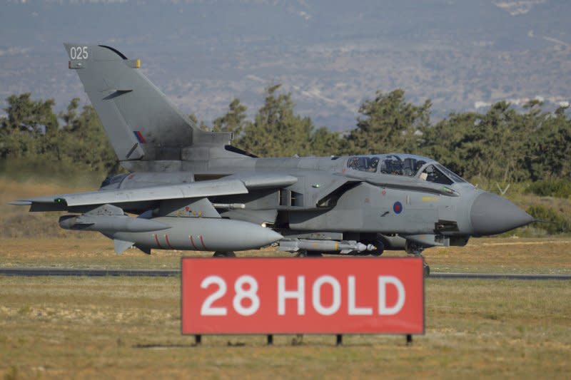 英國皇家空軍龍捲風（Tornado）戰機從賽普勒斯的亞克羅提利（Akrotiri）基地起飛，空襲敘利亞的伊斯蘭國（IS）據點 （美聯社）