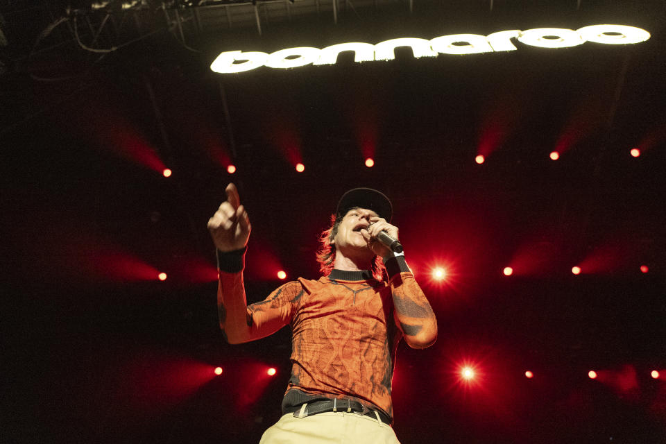 Matt Shultz, de la banda Cage The Elephant, se presenta en el Festival de Música y Artes Bonnaroo, el sábado 15 de junio de 2024, en Manchester, Tennessee. (Foto de Amy Harris/Invision/AP)