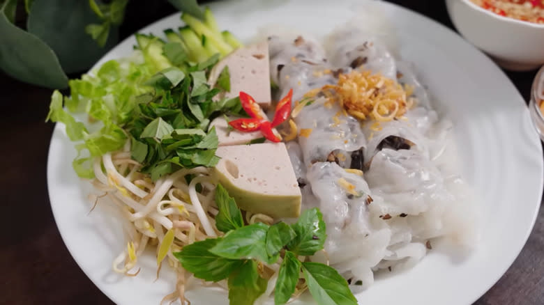 A plate of bánh cuốn