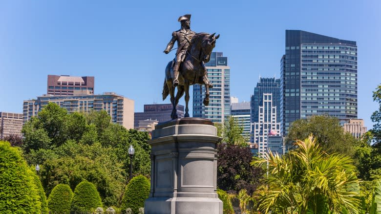 statue of George Washington