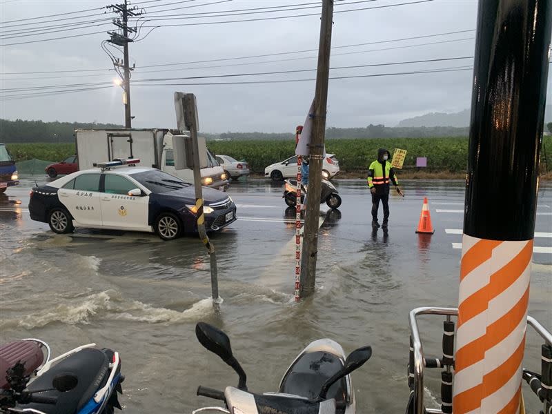 高雄市燕巢區淹水。（圖／翻攝畫面）