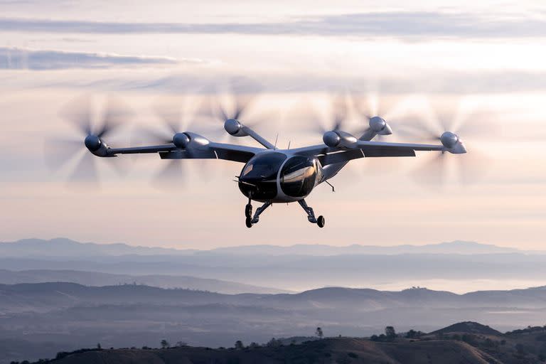 El avión Joby, un prototipo de vehículo volador mucho más grande con más espacio en la cabina y rotores más grandes en las alas