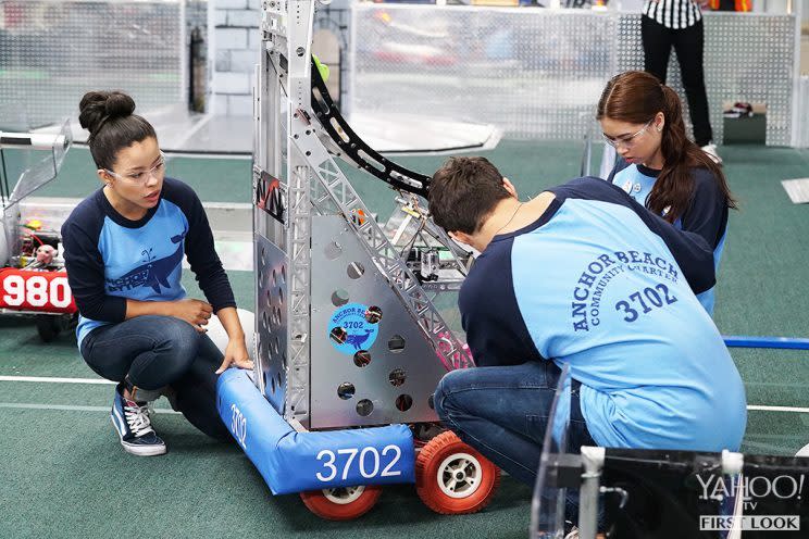 Mariana looks concerned as Jesus and Penny put final touches on their robot. (Credit: Eric McCandless/Freeform)