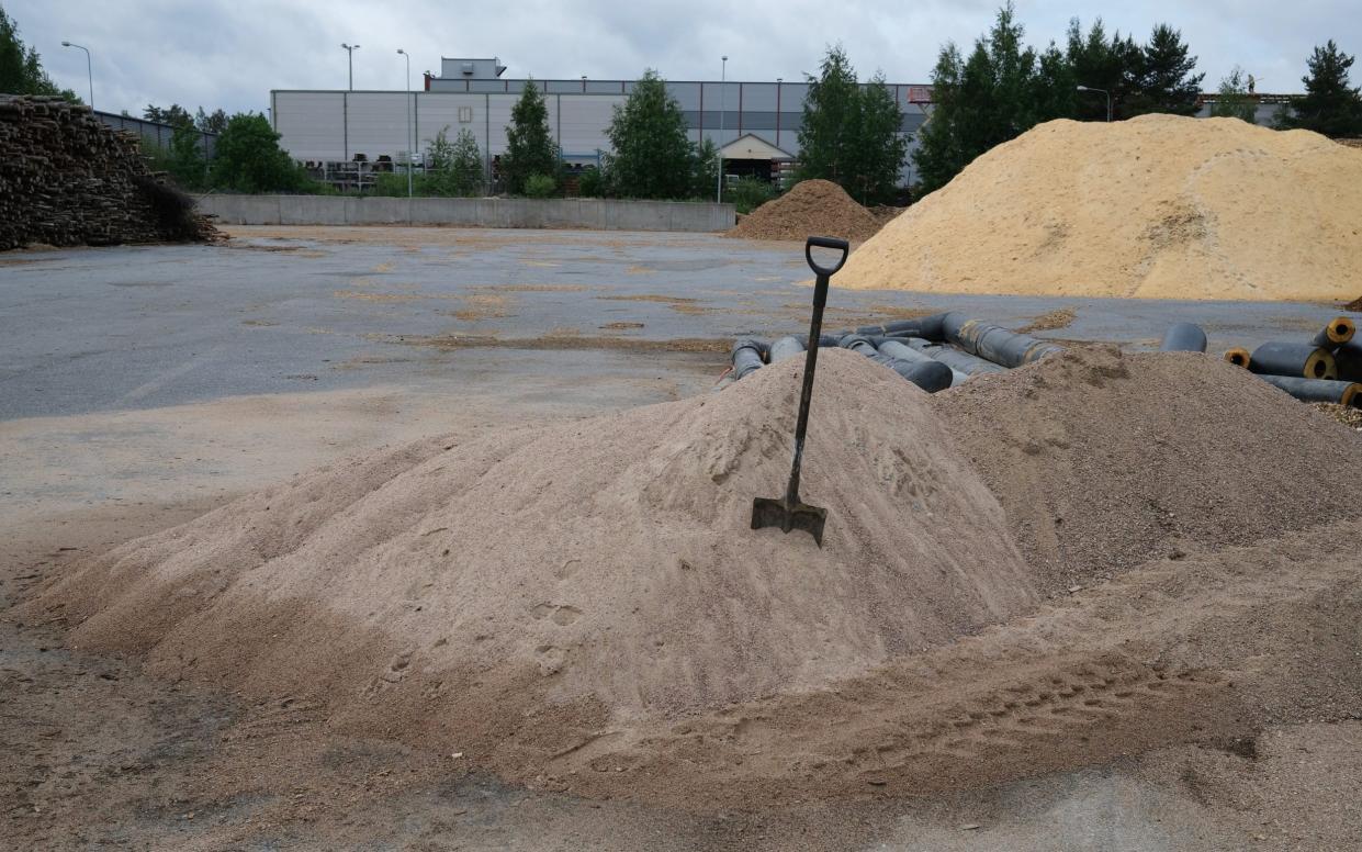 A battery that uses sand to store heat for months and could help with the green energy transition has been unveiled in Finland 