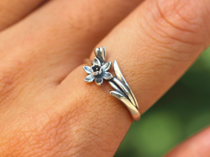 Silver Daffodil Ring
