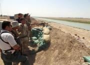 Bei ihrem Vorstoß zur Rückeroberung des größten irakischen Staudamms aus der Hand der Dschihadistenorganisation Islamischer Staat haben kurdische Kämpfer Geländegewinne gemacht. Unterstützt wurden sie von der US-Luftwaffe