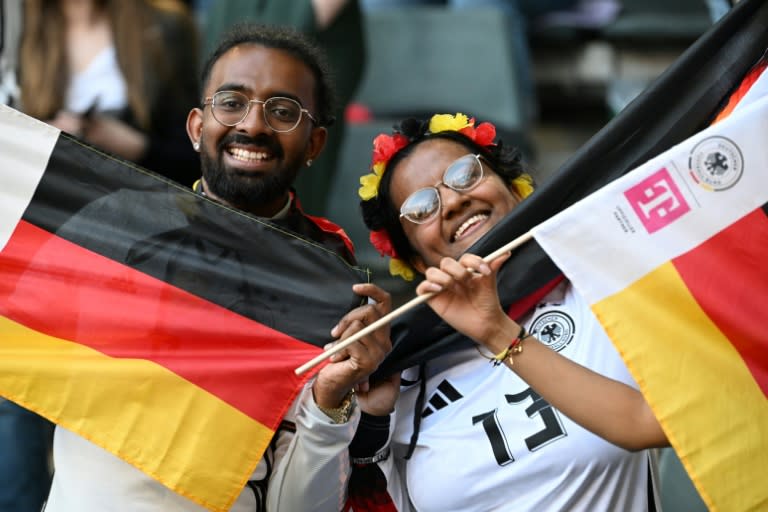 Bundeskanzler Olaf Scholz (SPD) erhofft sich von der Fußball-Europameisterschaft in Deutschland Begeisterung im ganzen Land. Und er freut sich auf ein buntes Fahnenmeer: "Je bunter, desto besser." (UWE KRAFT)