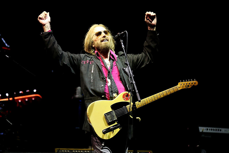 Tom Petty performs on September 17, 2017 in Del Mar, California. (Photo by Gary Miller/Getty Images)