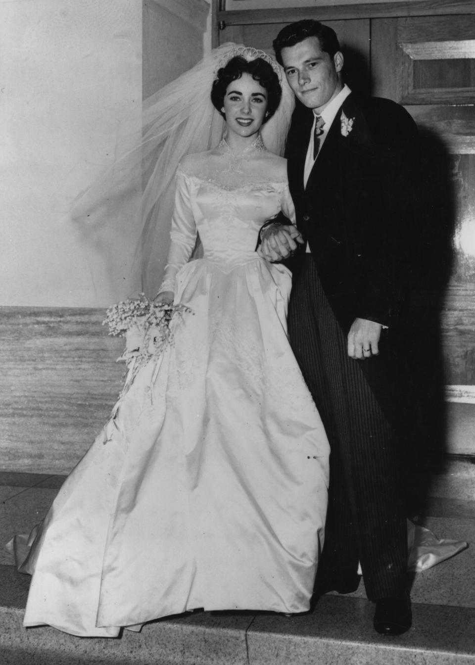 Elizabeth Taylor weds Conrad "Nicky" Hilton, 1950