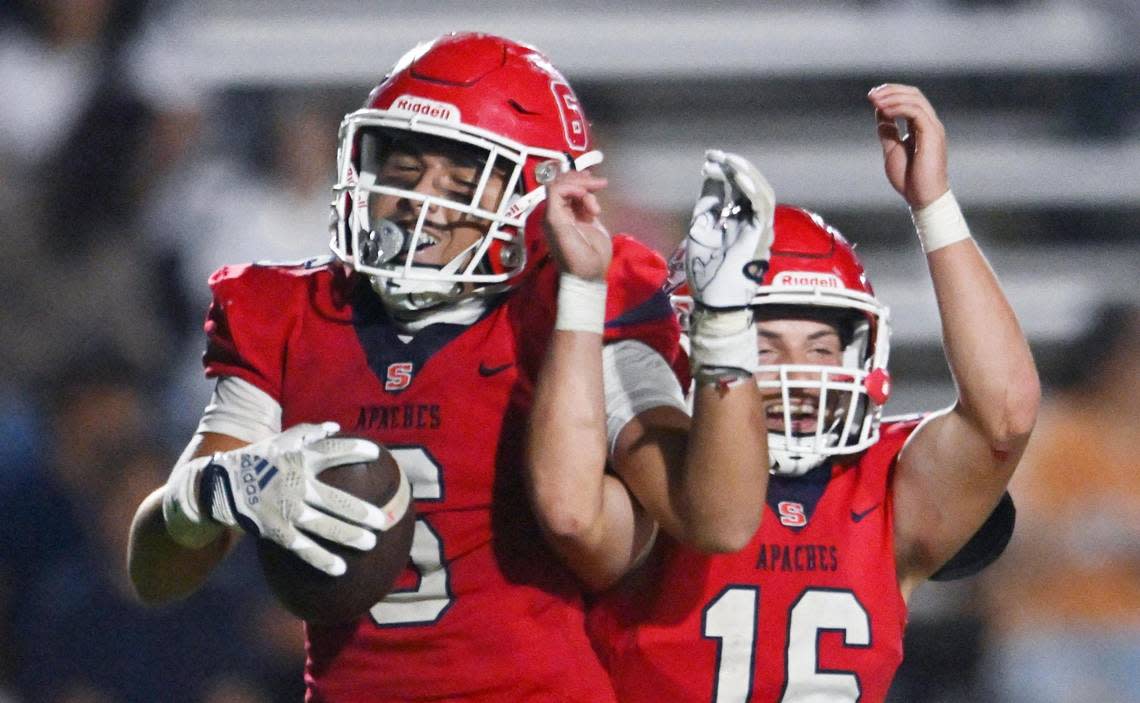 Sanger’s Marshall Pittman, right, helps celebrate Conner Bohlken’s touchdown against Dinuba in the second half Friday, Aug. 18, 2023 in Sanger. Final score, Sanger 41, Dinuba 7. ERIC PAUL ZAMORA/ezamora@fresnobee.com