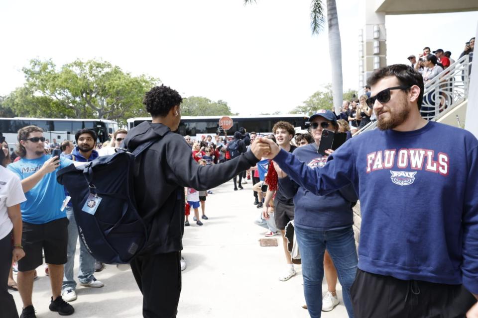 Florida Atlantic fans and students lined up Wednesday to see off the Owls men's basketball team as it left campus for Brooklyn and a first-round NCAA Tournament game.