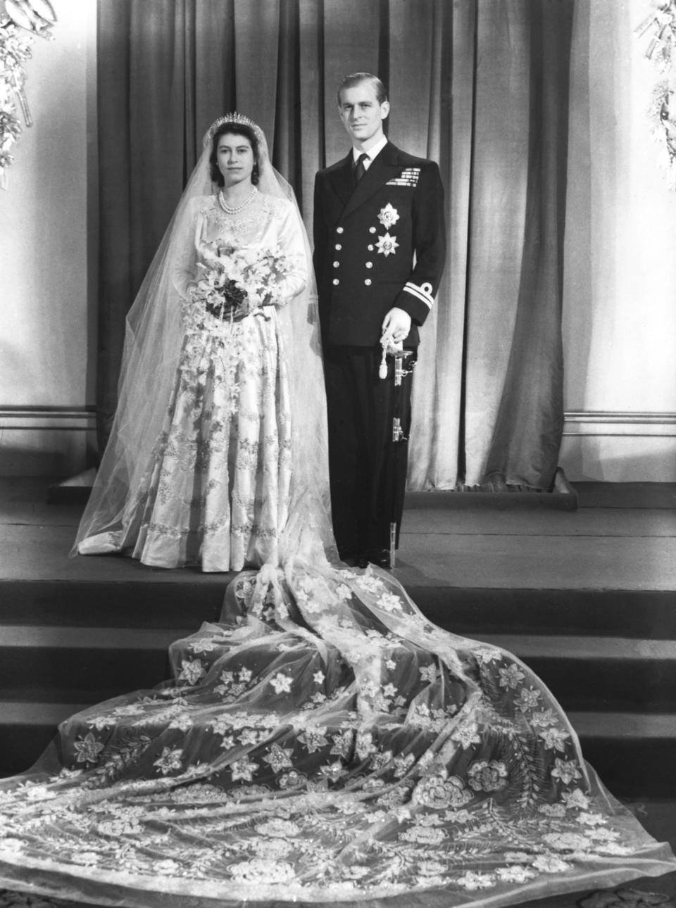 Princess Elizabeth and her husband Phillip, Duke of Edinburgh at Buckinham Palace after their marriage at Westminster Abbey, 1947. (Photo by © Hulton-Deutsch Collection/CORBIS/Corbis via Getty Images)