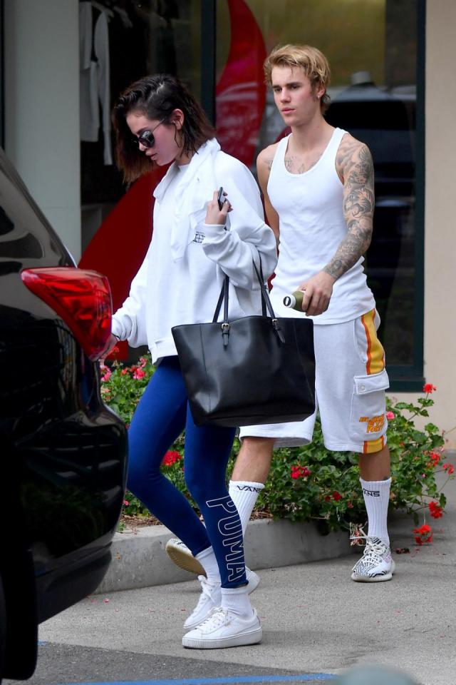 Selena and Justin spotted leaving a hot yoga class