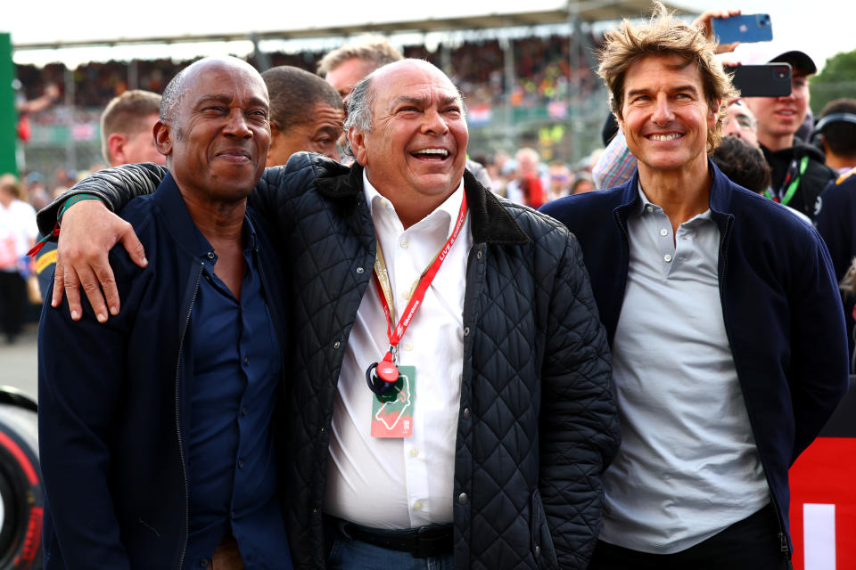 <p>Anthony Hamilton, Antonio Pérez Garibay y Tom Cruise en el Gran Premio de Gran Bretaña. (Photo by Mark Thompson/Getty Images)</p> 