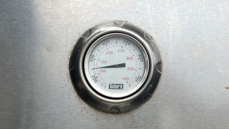 grill temperature gauge at 250 F