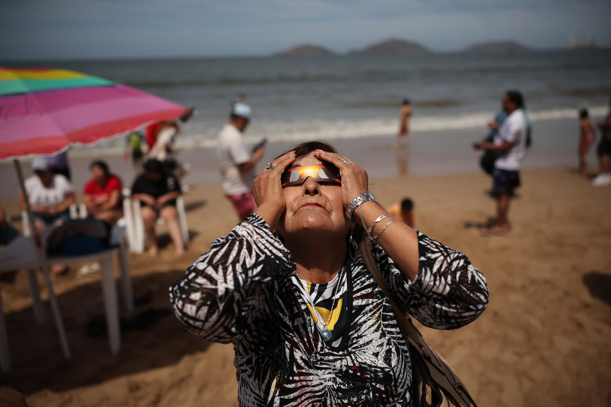 El Mazatlán, México, fue uno de los lugares donde mejor se pudo apreciar el eclipse total de sol de este 2024. (Photo by Hector Vivas/Getty Images)