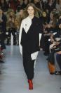 <p>Asymmetric knits Joseph A model walks the runway at Joseph’s Fall 2017 show in London (Photo: Getty Images) </p>