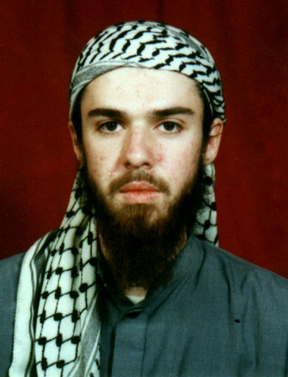 John Walker Lindh, el hombre conocido como el "Talibán estadounidense". Foto de fecha desconocida, entregada a la prensa el 22 de enero del 2002. (AP Foto, archivo)