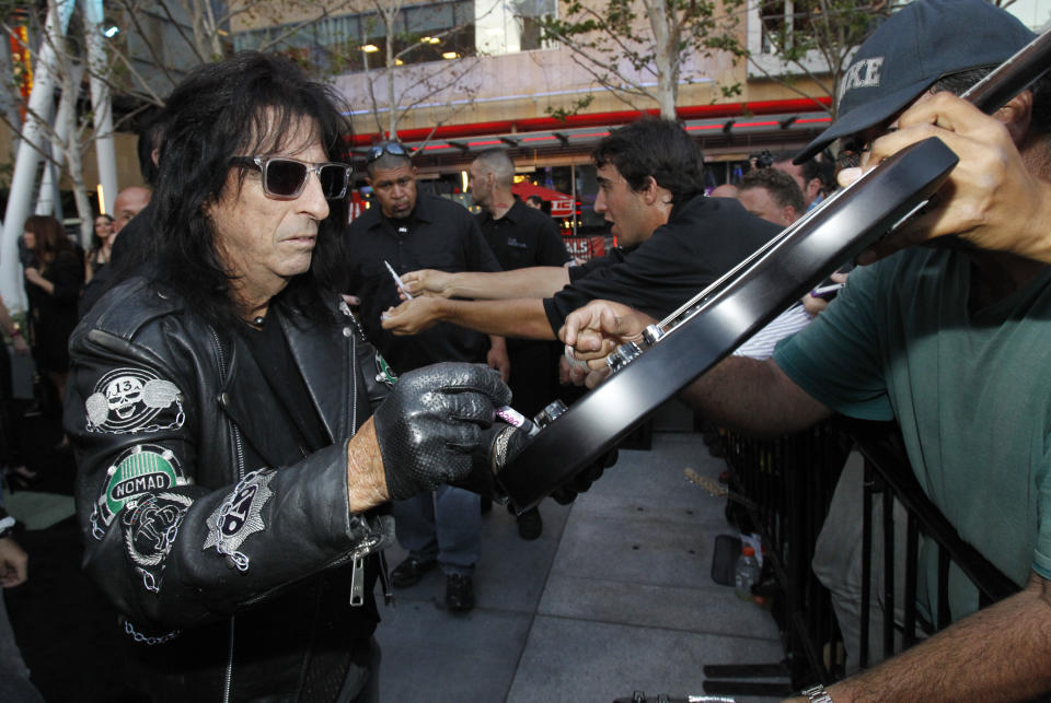 Alice Cooper signs autographs as he arrives at the fifth annual Golden Gods awards at Club Nokia in Los Angeles, California May 2, 2013.   REUTERS/Mario Anzuoni  (UNITED STATES - Tags: ENTERTAINMENT)