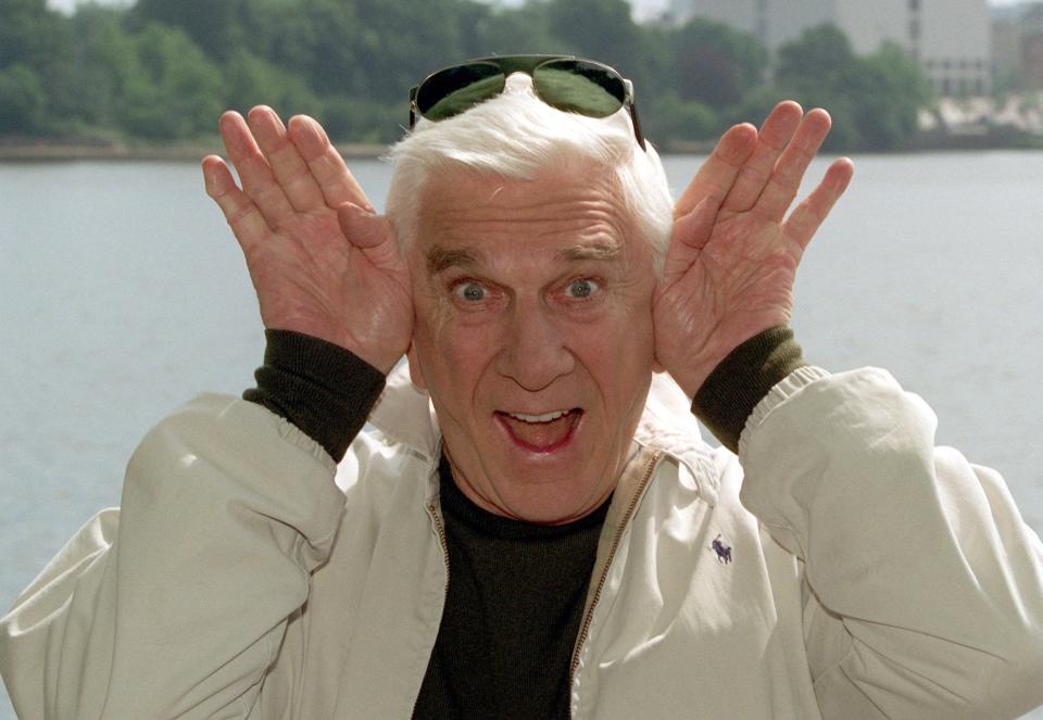 Leslie Nielsen tenía 54 años cuando dio un giro a su carrera como actor cómico. (Foto de Stefan Hesse/picture alliance via Getty Images)