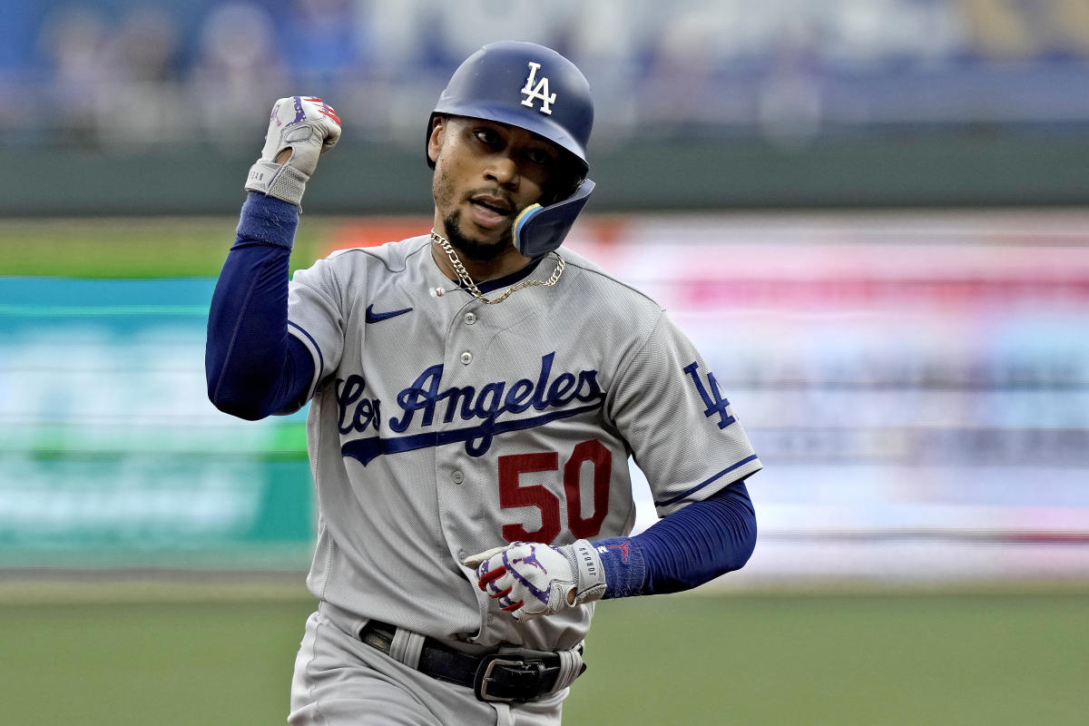 Mookie Betts homers twice, trades Dodger Stadium salutes w