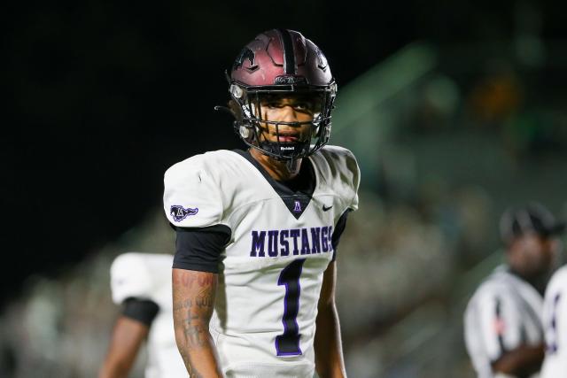 Tennessee football commit Kaleb Beasley stars in Lipscomb Academy win over  Catholic