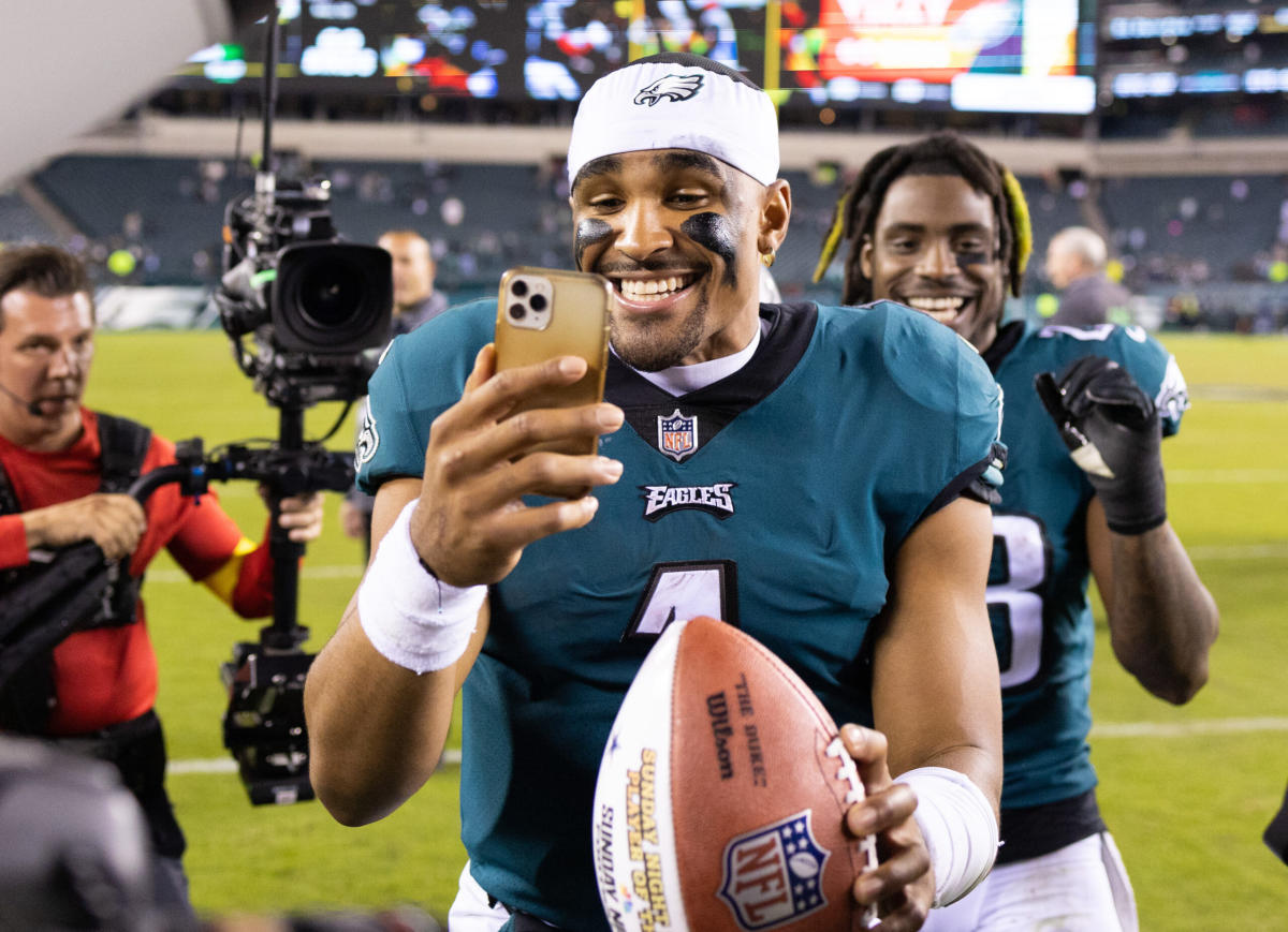 WATCH: Philadelphia Eagles QB Jalen Hurts uses 'Tiger Woods' as