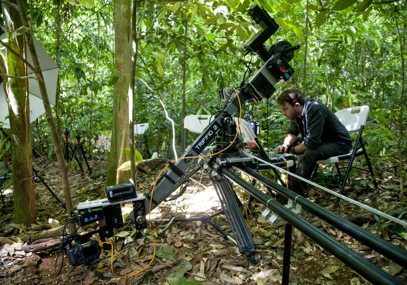 團隊建造名為「三腳樹」的攝影機器人，從7000個不同位置捕捉影像。BBC Earth