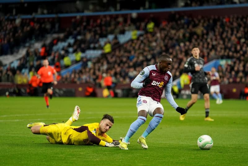 Aston Villa's Moussa Diaby has an attempt on goal against Ajax goalkeeper Diant Ramaj during the UEFA Europa League Round of 16, second leg soccer match between Aston Villa and Ajax at Villa Park. Martin Rickett/PA Wire/dpa