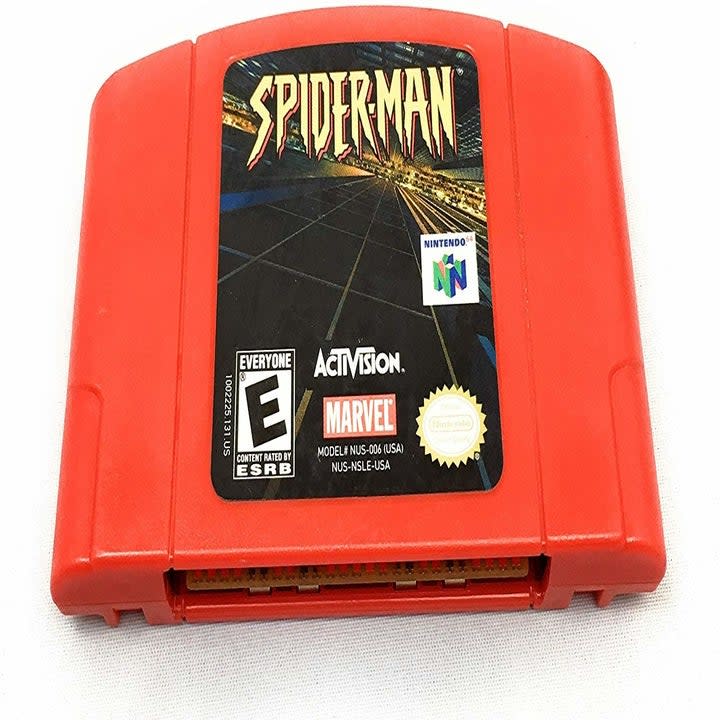 While it is strange that they chose not to feature Spider-Man on the actual cartridge, the reason folks remember him being there is probably that he's on the box and manual covers, respectively.