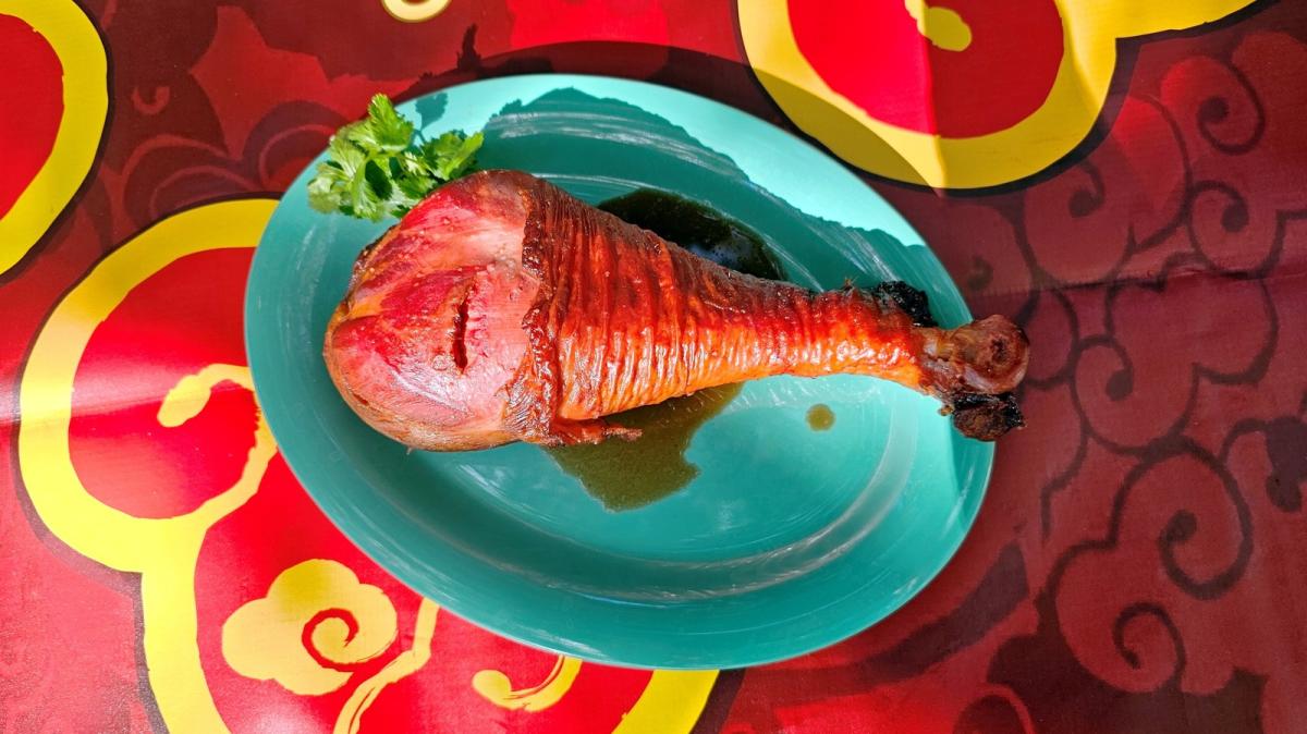 Hi 👋 we tried this Sriracha-glazed Turkey Leg in Disney