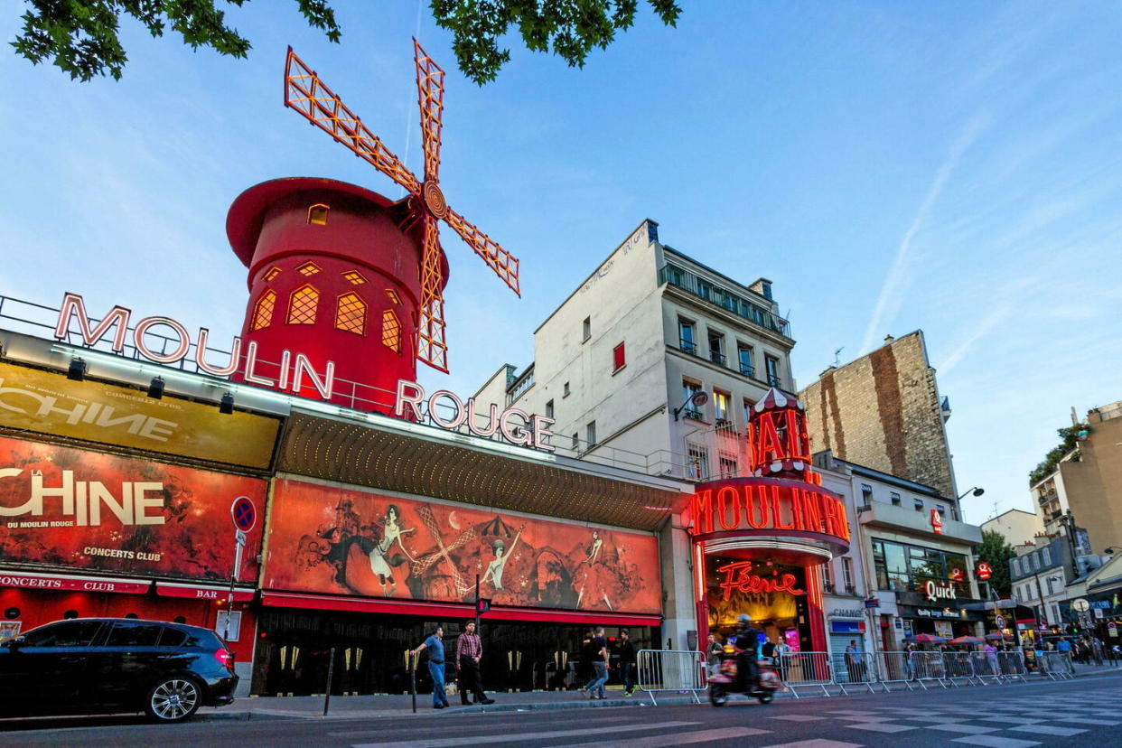 Les ailes du Moulin Rouge, cabaret situé dans le 18e arrondissement de Paris, sont tombées dans la nuit du mercredi 24 au jeudi 25 avril 2024 (photo d'illustration).  - Credit:imageBROKER.com/SIPA