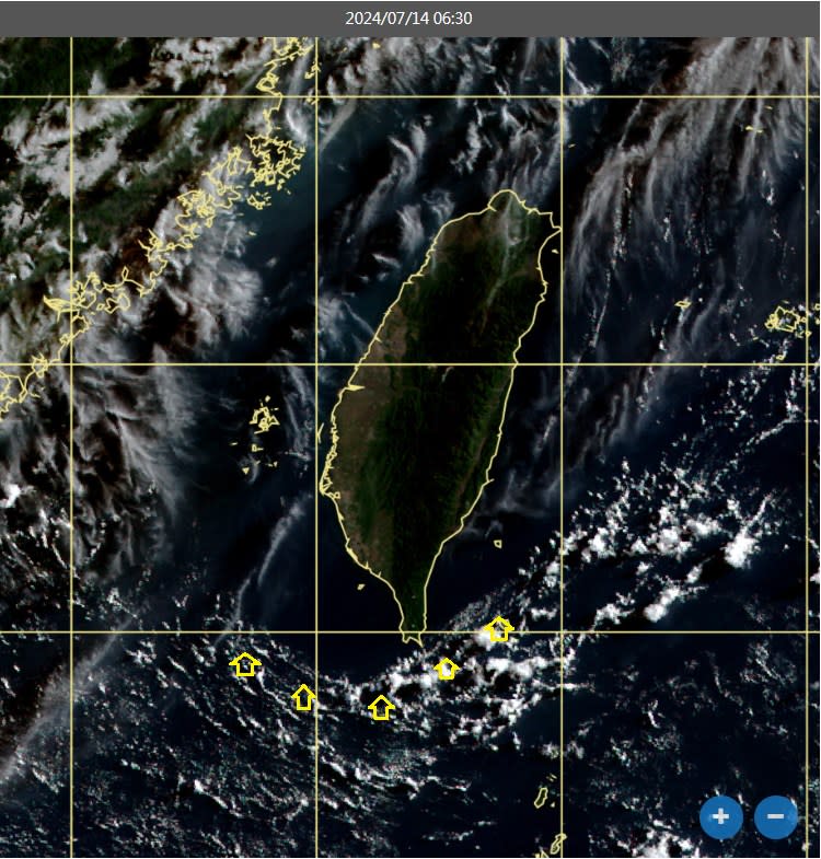 前中央氣象局長鄭明典表示，「繞地形的小積雲邊界！」，今天氣流穩定繞山，鄭明典也直呼，「今天有高溫的傾向」。   圖：翻攝自鄭明典臉書