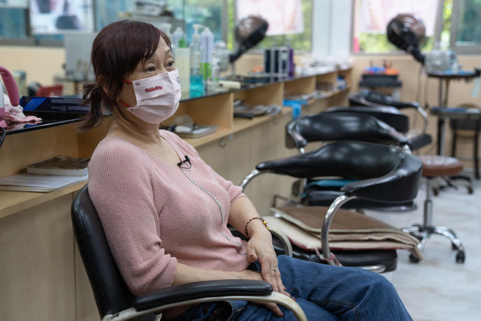 遠東為全港首間由女師傅主理的正宗上海理髮店，老闆斯姐從小就跟隨爸爸王兆鴻學藝。