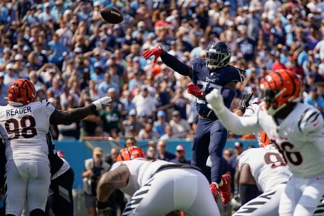 Derrick Henry bulldozes Bengals defense for TD, then throws for another in  Titans' blowout win