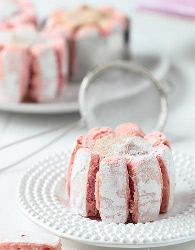 Charlottines aux biscuits roses et chocolat blond