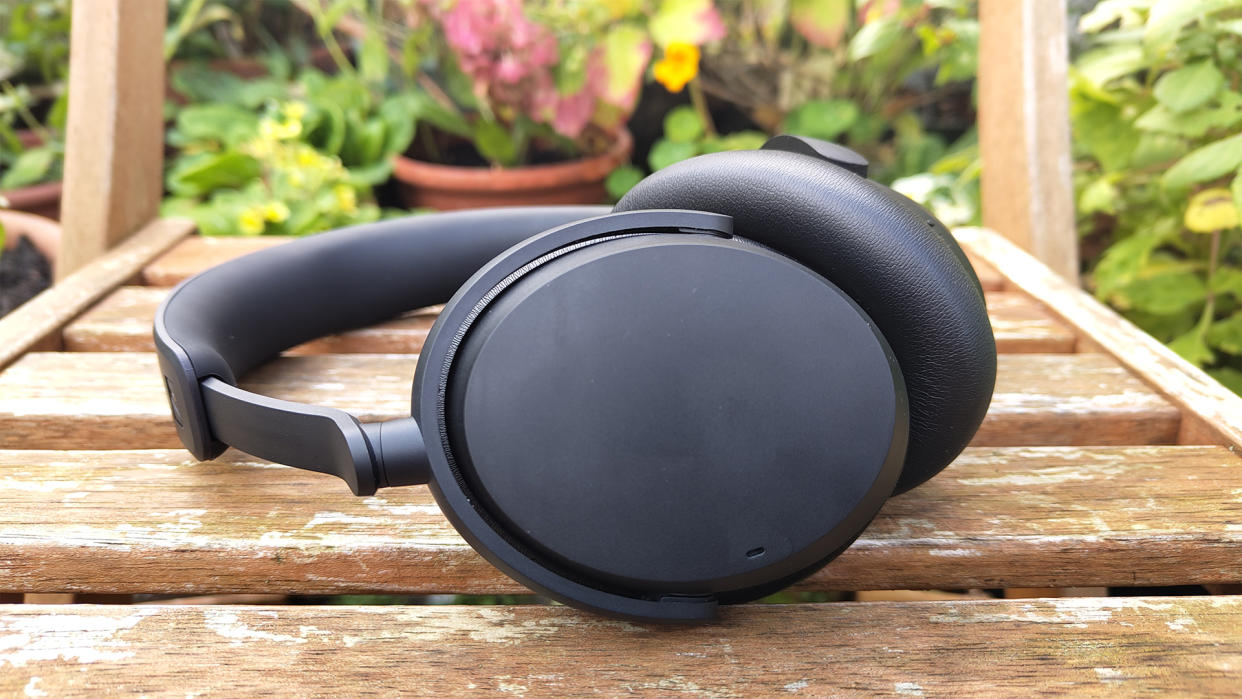  Noise cancelling over-ear headphones: Sennheiser Accentum Wireless. 