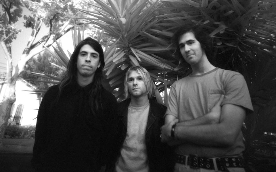 Der Tod Kurt Cobains (Mitte) bedeutet keineswegs das kommerzielle Ende von Nirvana. Unter anderem kam ein 