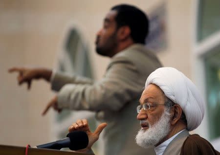 Bahrain's leading Shi'ite cleric Isa Qassim gives a rare speech as a translator is seen behind him at Saar Mosque, west of Manama, Bahrain February 10, 2012. Bahrain has stripped the spiritual leader of the kingdom's Shi'ite Muslim majority of his citizenship, state news agency BNA reported on June 20, 2016. REUTERS/Hamad I Mohammed/File Photo