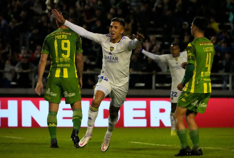 Almendra grita el 1-0 con alma y vida