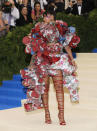 <p>También se habló mucho del Comme des Garçons que se puso Rihanna. ¡Normal! (Foto: Gtres). </p>