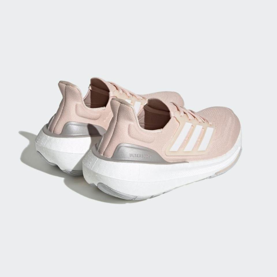 ULTRABOOST LIGHT跑鞋，NT$2,959圖片來源：adidas官網