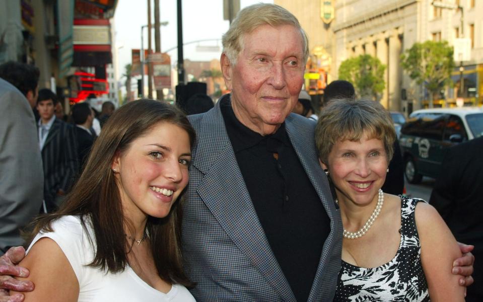 Sumner Redstone with his daughter Shari (right) and his granddaughter Kim in 2003 - Getty